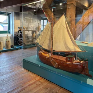 Schiffsmodell eines historischen Schiffes im Groot Hus.